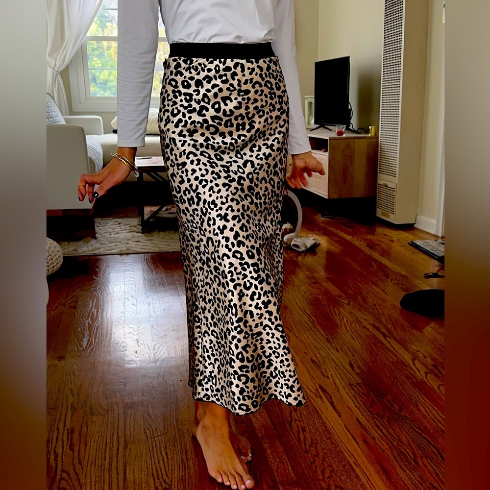 Time to give this sexy skirt a new spin on life!